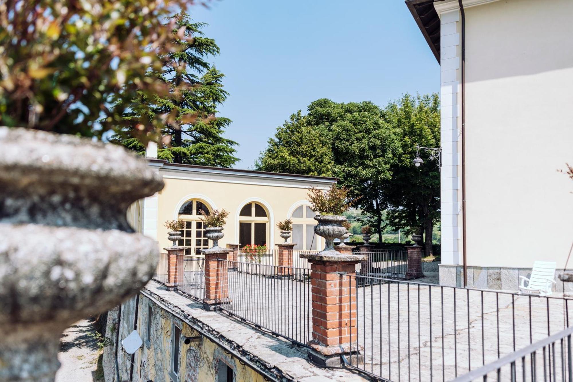 Castello Di Grillano Guest House โอวาดา ภายนอก รูปภาพ